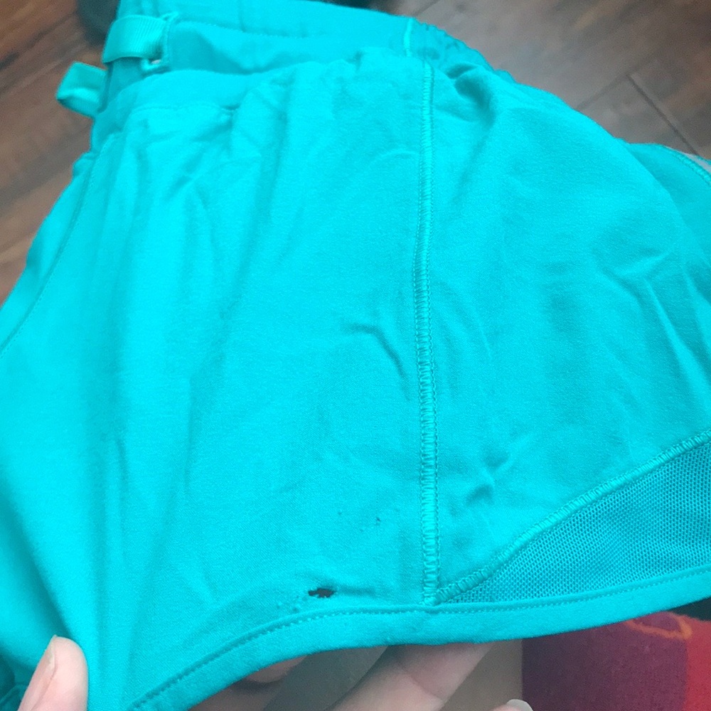 SCAMMER ALERT Lululemon Hotty Hot Shorts ALERT 🚨 - Picture 2 of 4